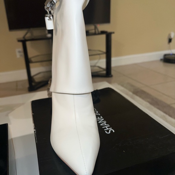 New never worn. Markings due to dust bag. Sold as is. No returns - Picture 4 of 7